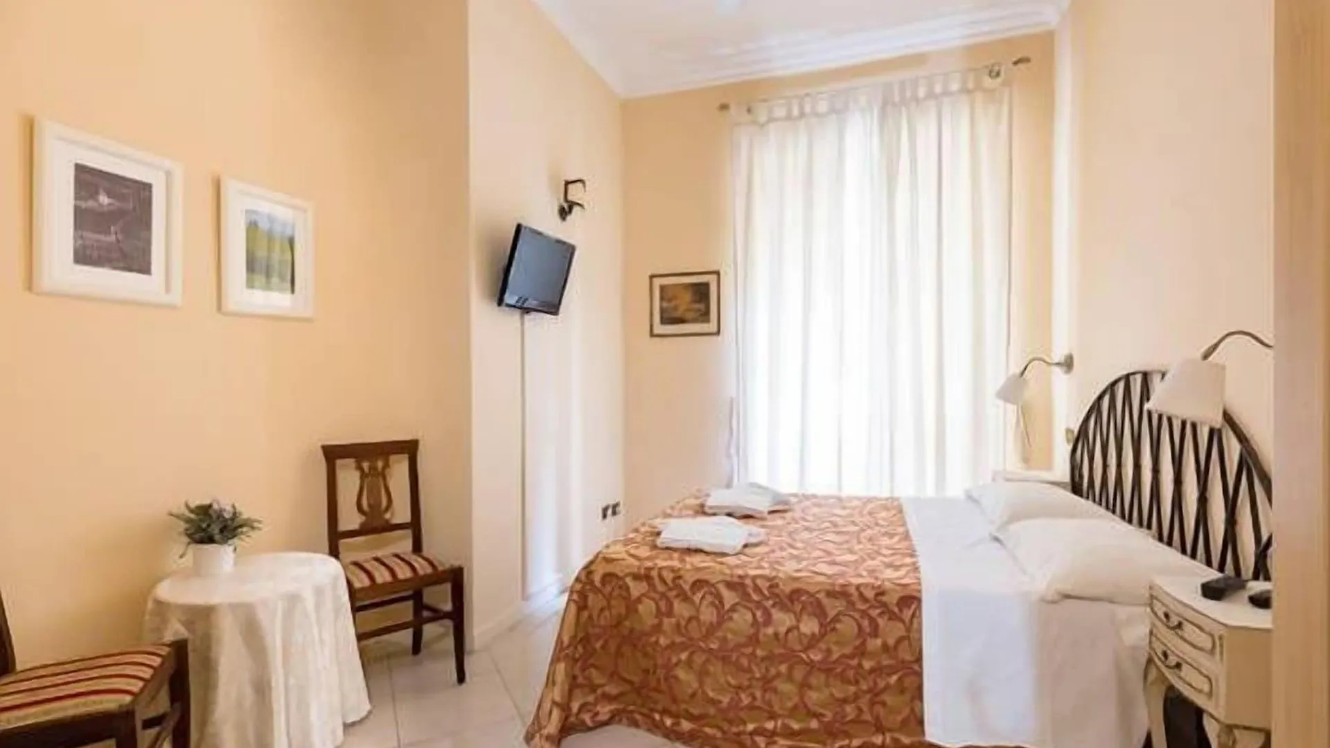 Marta Guest House Rom 2*,